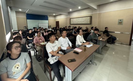 共觀(guān)閱兵盛典 凝聚奮進(jìn)力量 | 建材院組織全體干部職工觀(guān)看閱兵儀式
